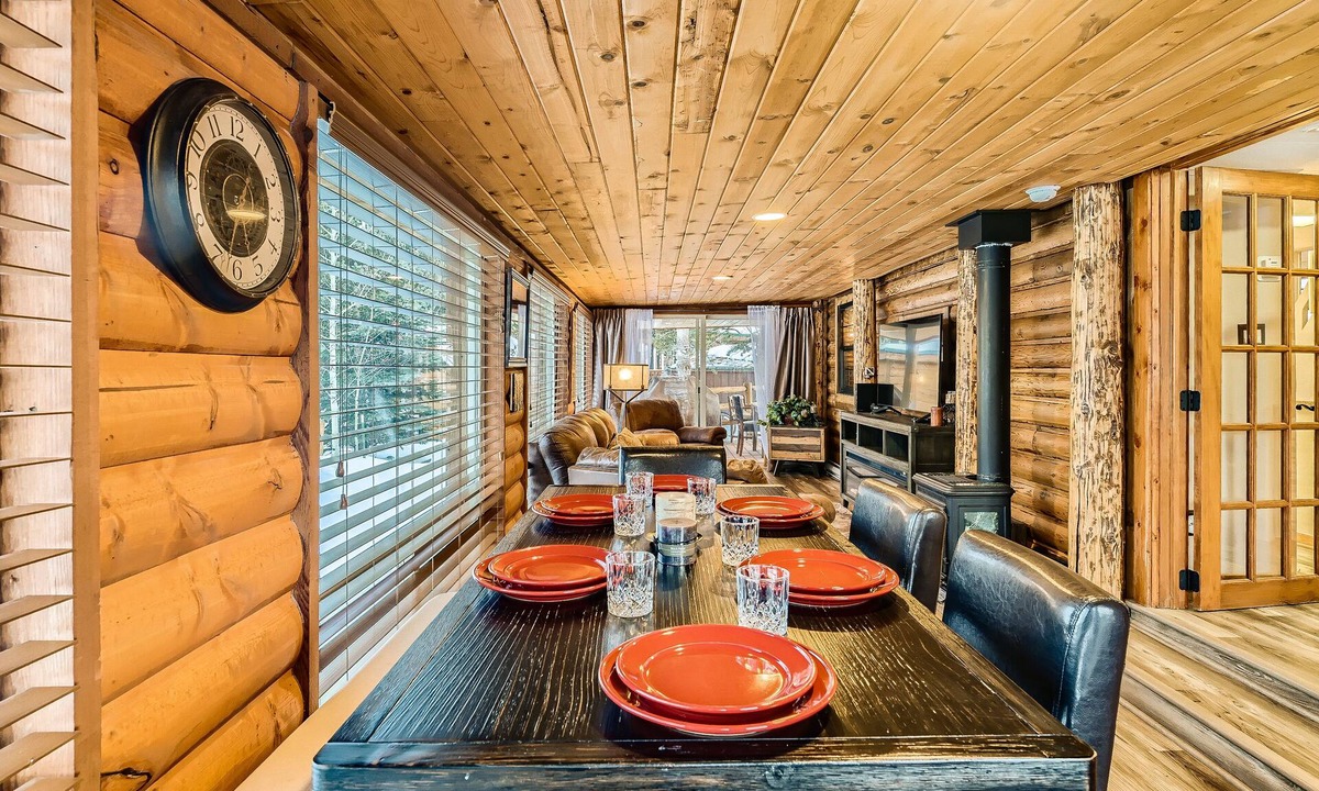 Breckenridge Cabin | Free SkyCard Act- Pet Friendly, Fireplace, Hot Tub, Pool, Free Wifi, Fly Fishing
