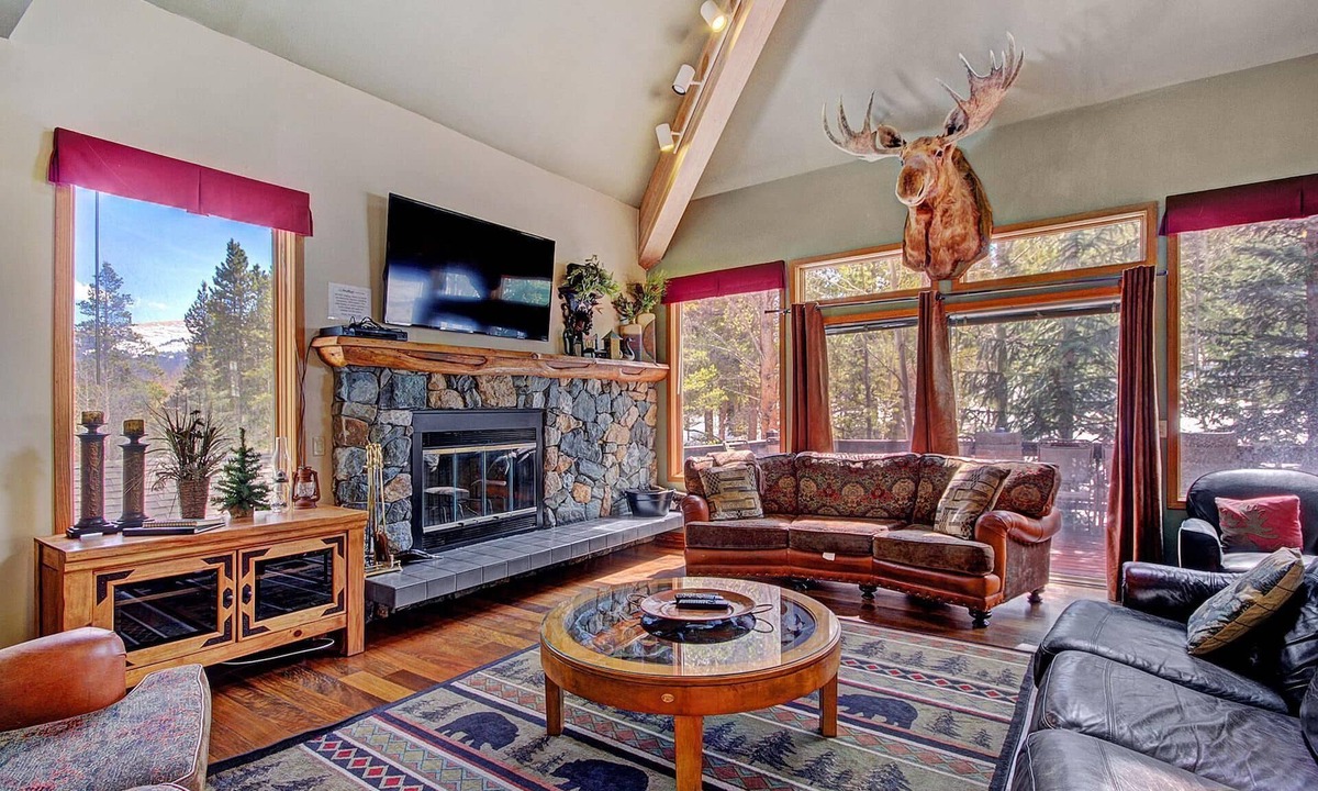 Warrior's Mark West House | Free SkyCard Activities - Private Hot Tub, Ideal for Families - Gold King Lodge