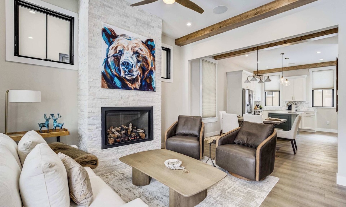 Buena Vista House | Frontier Post! Hot Tub & Just Steps to South Main
