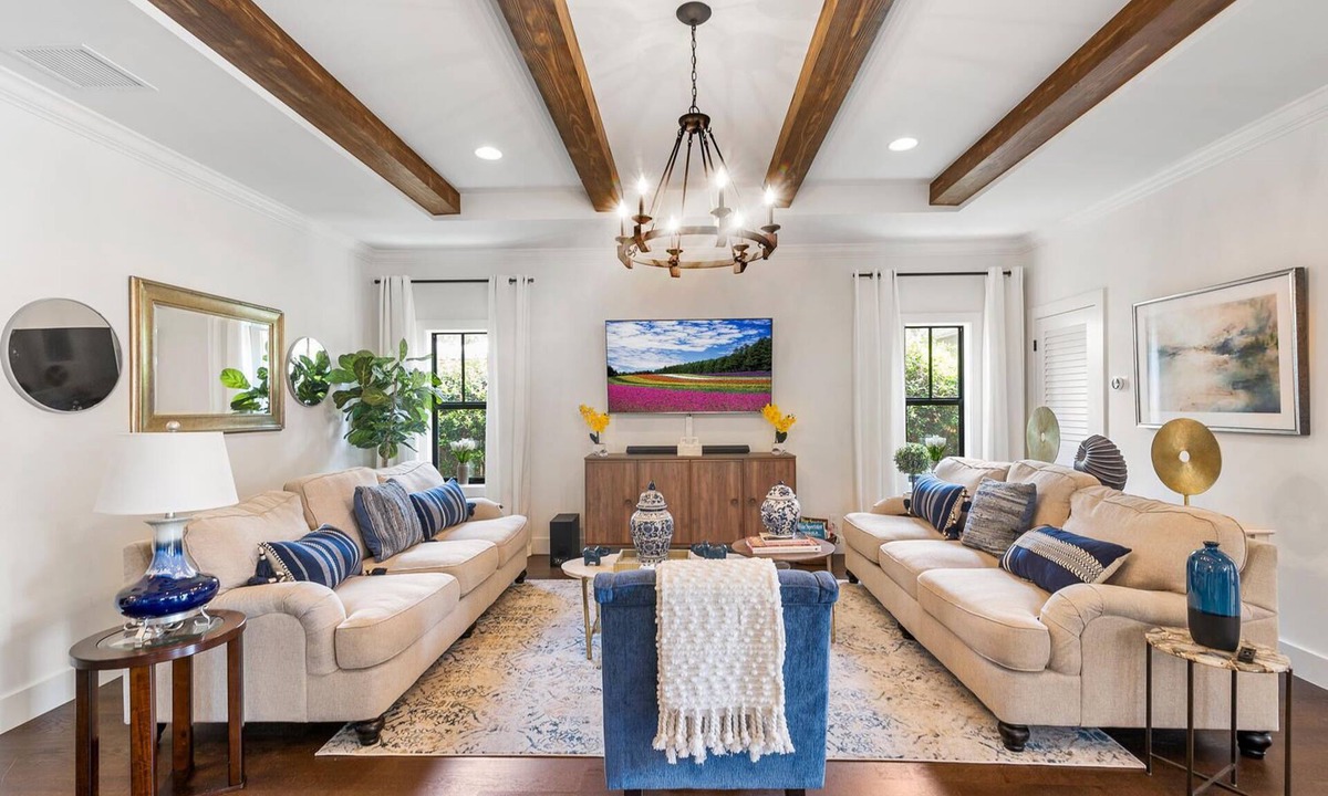 Old Northwood Historic District House | Full Downtown Luxury Vacation Home AND Guest Home