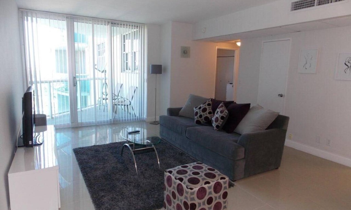 Hollywood South Central Beach Condo | Fully Furnished Condo with Direct Access to Beach