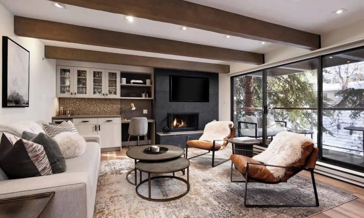Aspen Condo | Fully Renovated Aspen Core 2/2 w A/C on River!