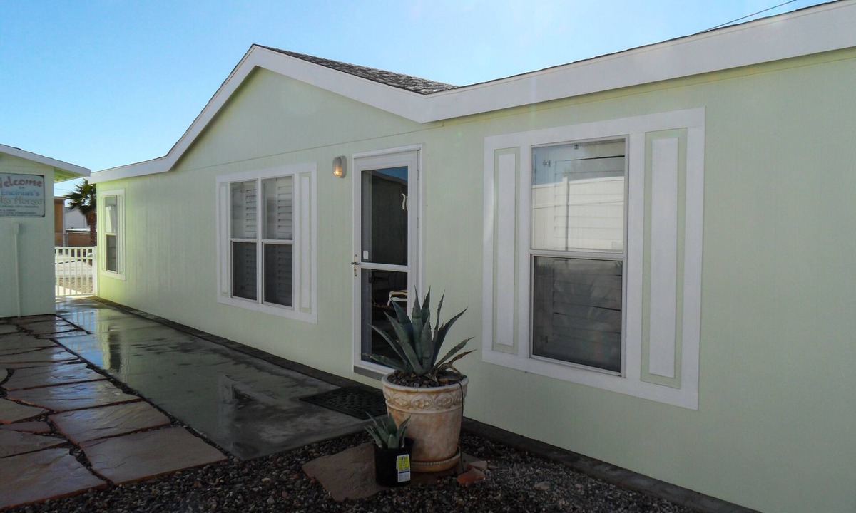 Desert Hills House | Fun in the Sun Lake Getaway