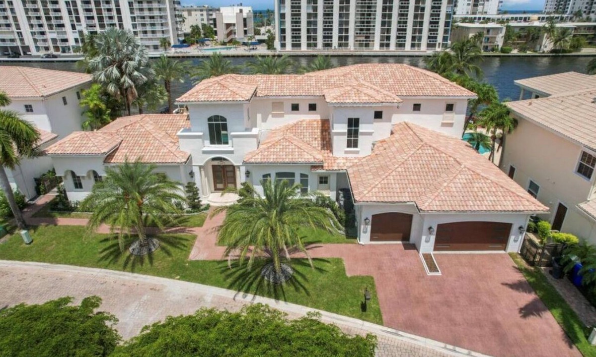 Hollywood South Central Beach House | Furnished Waterfront Rental House with Dock and Boat Access
