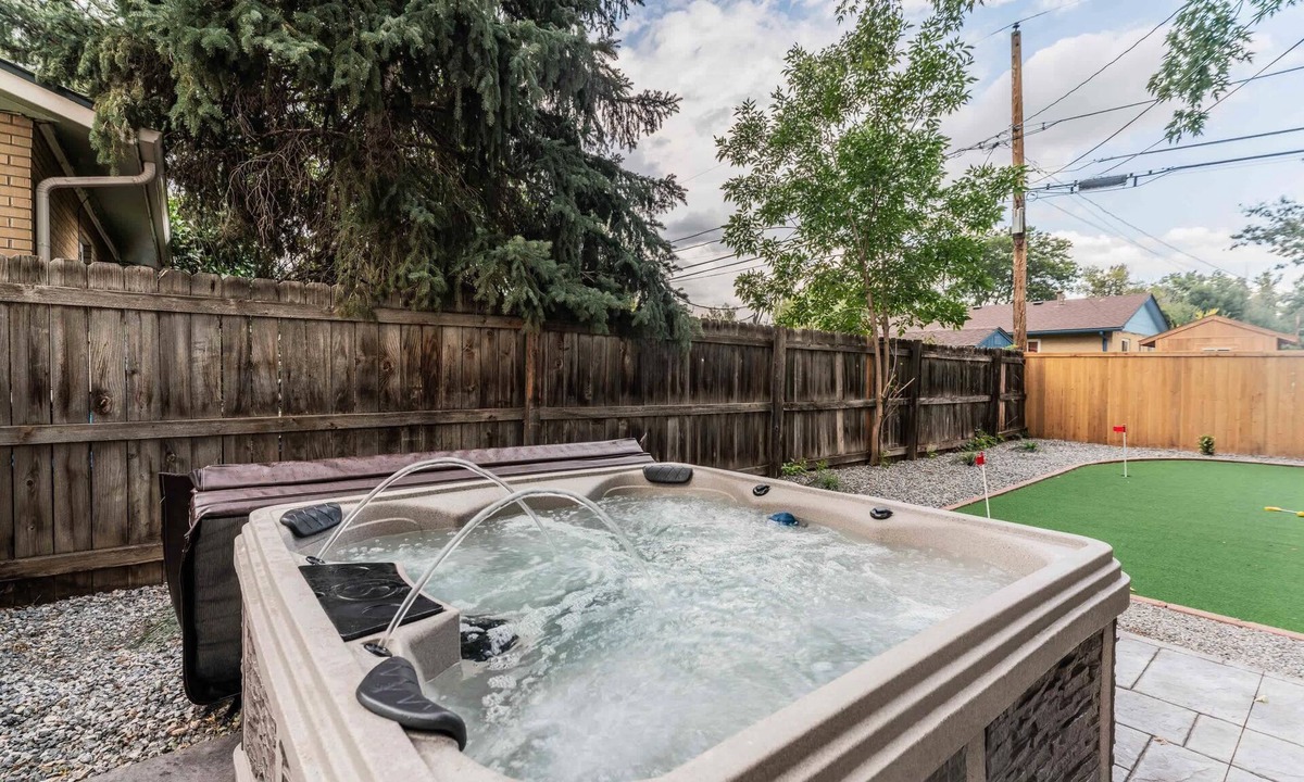Alta Vista Area House | Game Room- Hot Tub- Sauna & Projector!