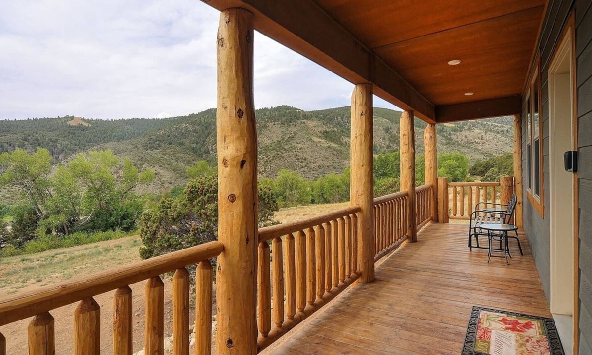 Salida House | Getaway Vacation Home, between the sweet town of Salida and Monarch Ski Area