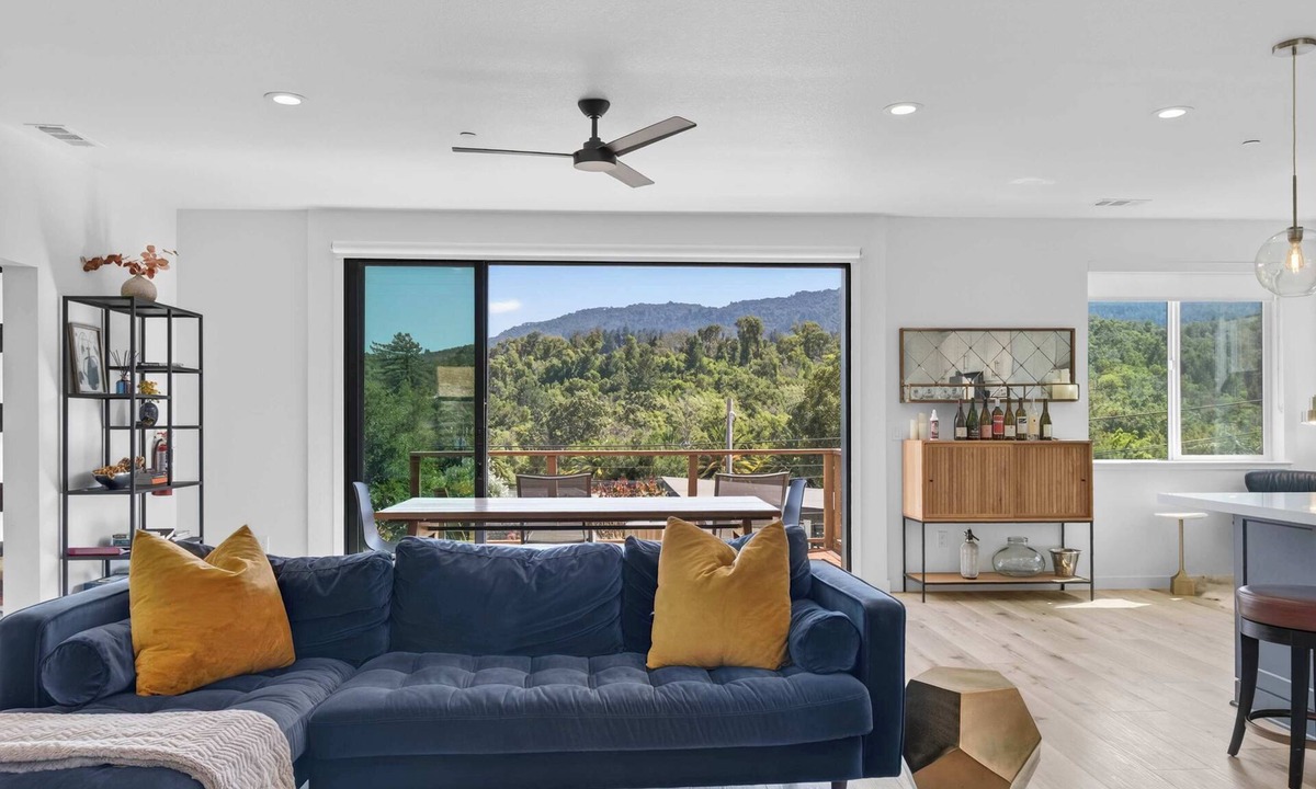 Glen Ellen House | Glen Ellen 4BR hillside retreat with hot tub & valley views — dog friendly