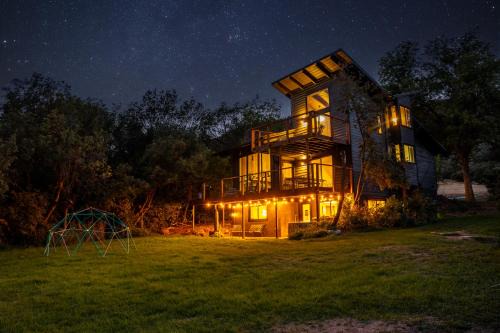 Glenwood Springs House | Glenwood Springs Mountain Getaway with Hot Tub and Riverfront