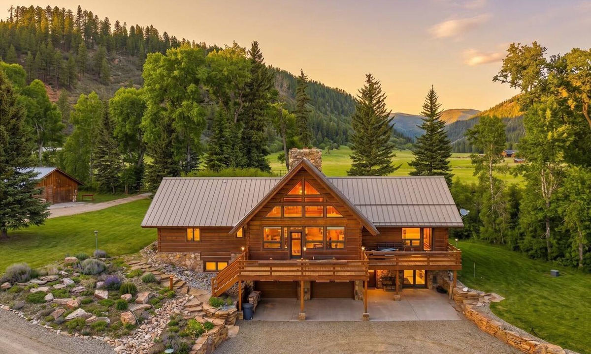 Dolores House | Goble Creek Ranch | On River + Hot Tub + 65 Acre
