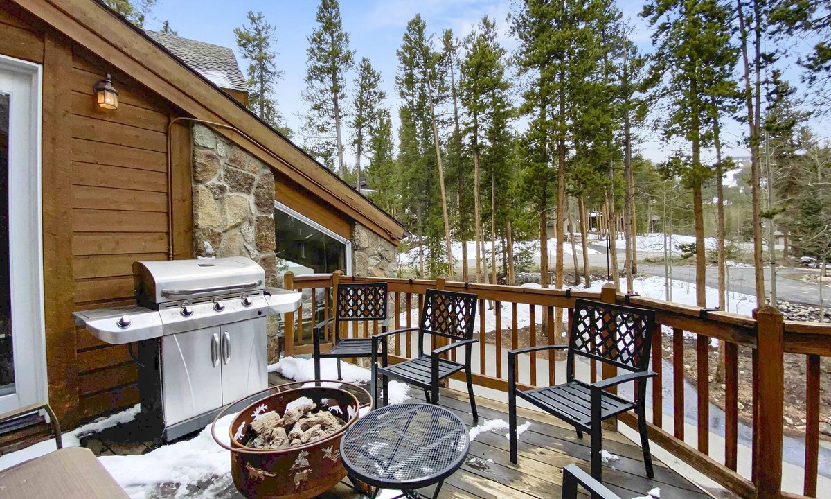 Warrior's Mark West House | Gold King Chalet 3 Bedroom Townhouse by RedAwning