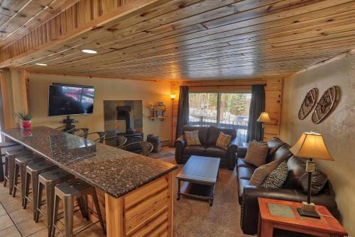 Peak 8 House | Goldcamp Launchpad Location Hike and Hot Tub