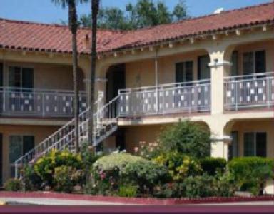 Carousel Hotel | Golden Star Inn