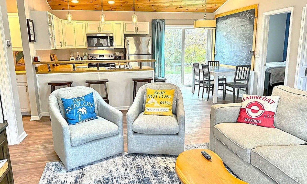 Kelleys Island House | Gorgeous Open Floor Plan Island Home-4bdrm/2bthrm