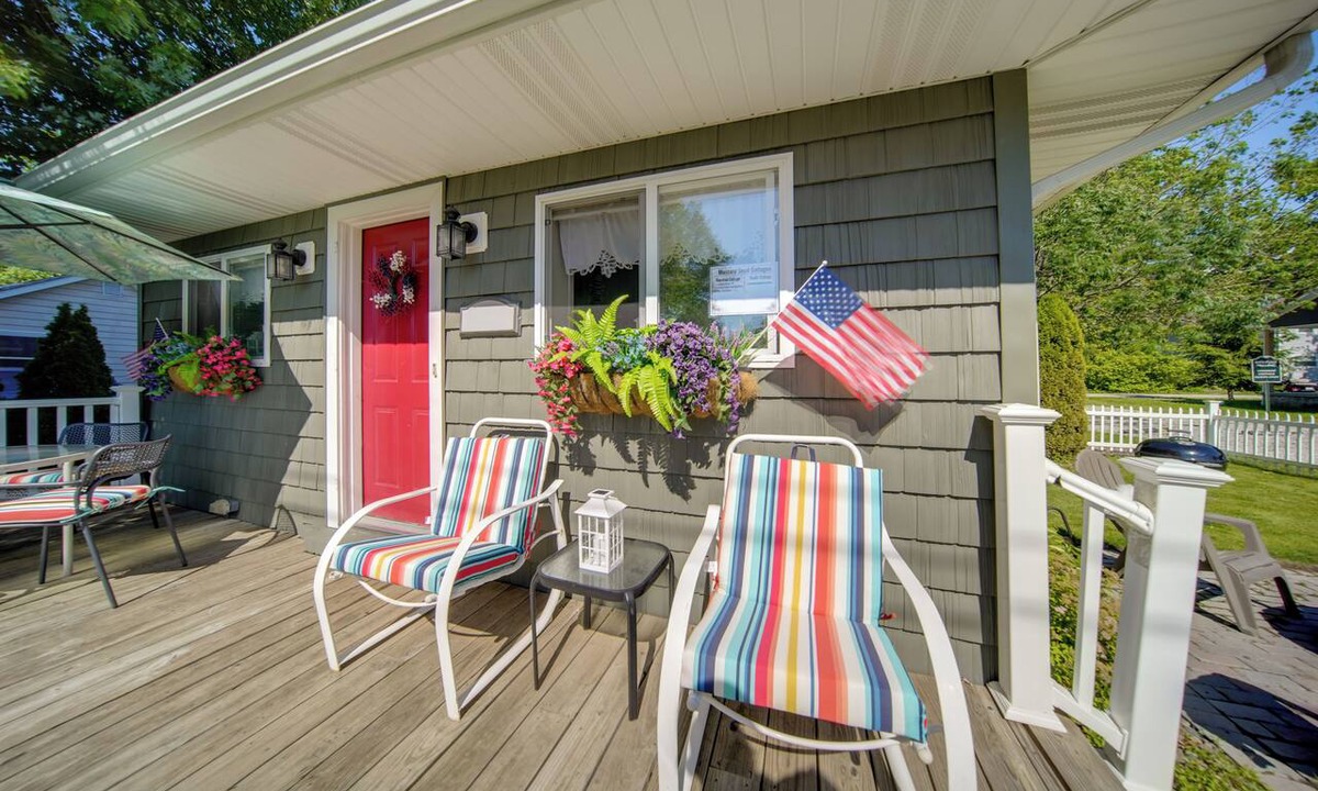 Geneva-on-the-Lake Cottage | Gotl Strip Cottage, Walk to the Beach