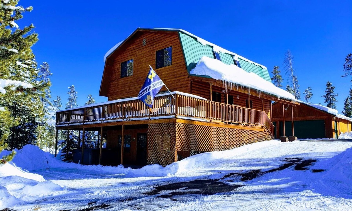 Grand Lake House | Granby Lake - Jacuzzi, steam shower, pool table