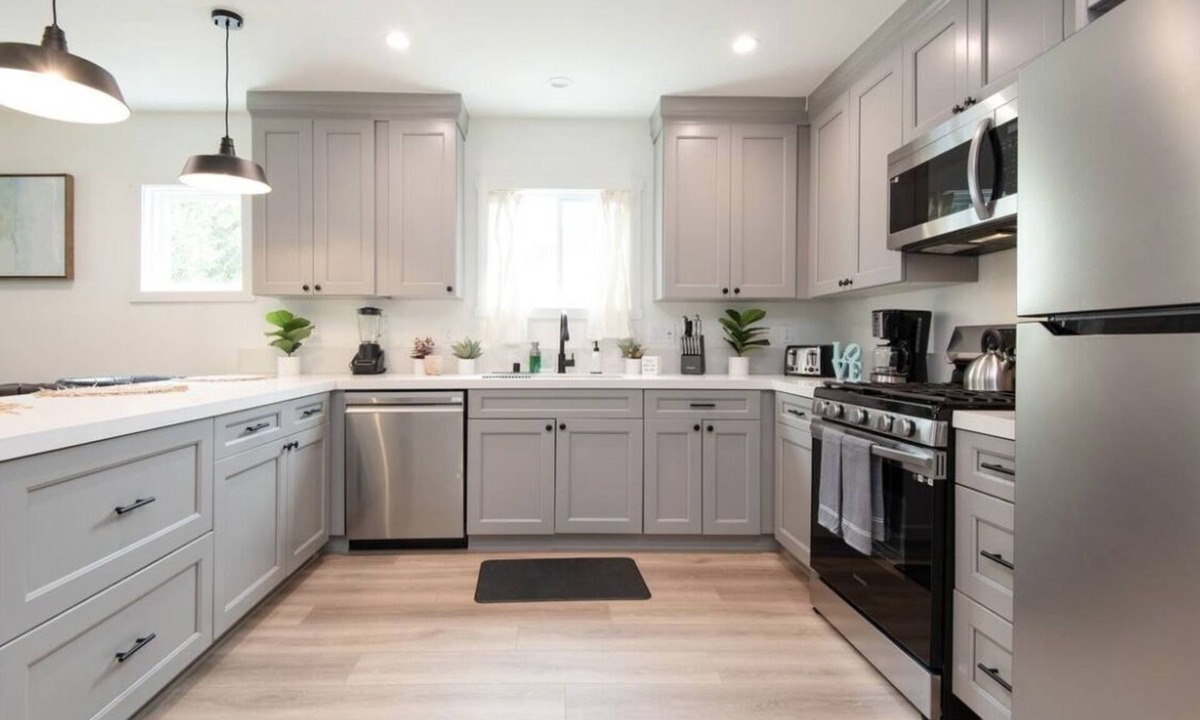 Florence-Graham House | Grand 3br/2ba home with private jacuzzi in Atwater Village!