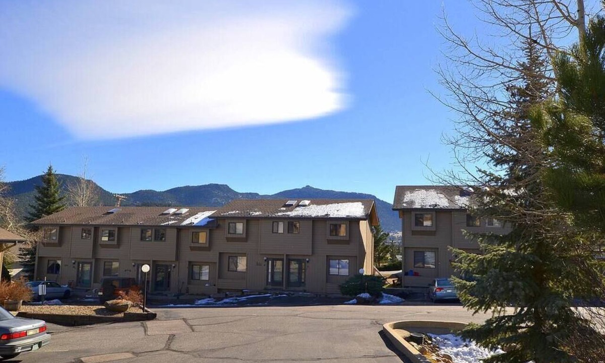 Estes Park Condo | Grand Estates-Spacious Two-Level Condo with Spectacular Views Near Lake Estes