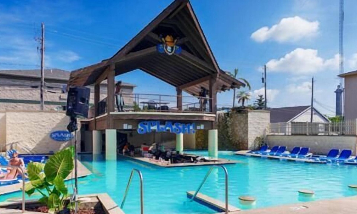 Put-in-Bay Hotel | Grand Islander Hotel