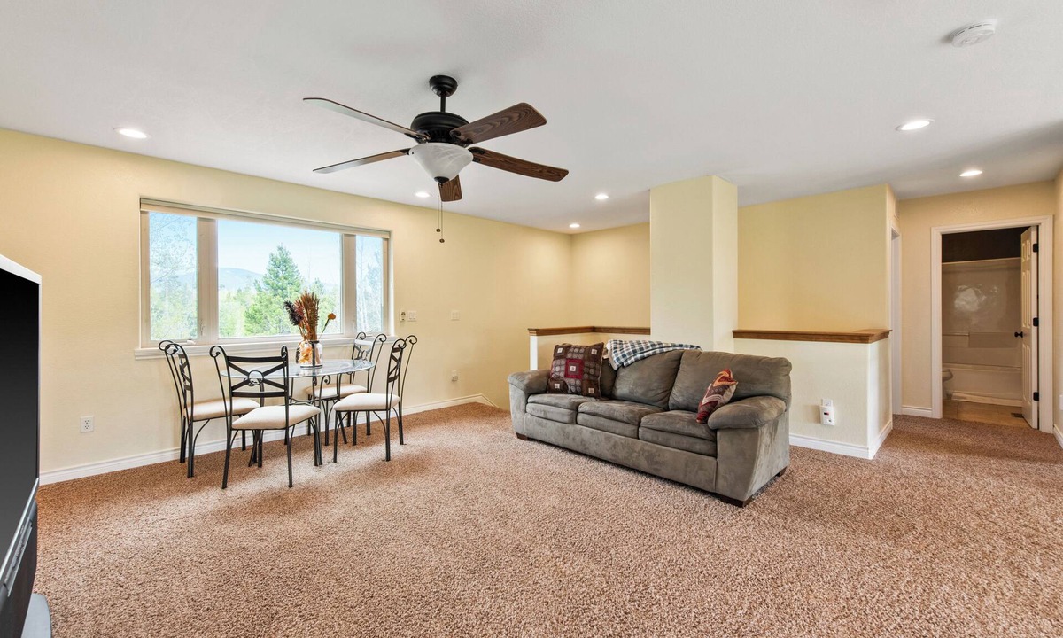 Grand Lake Cabin | Grand Lake Serenity: Spacious 5-Bedroom Cabin