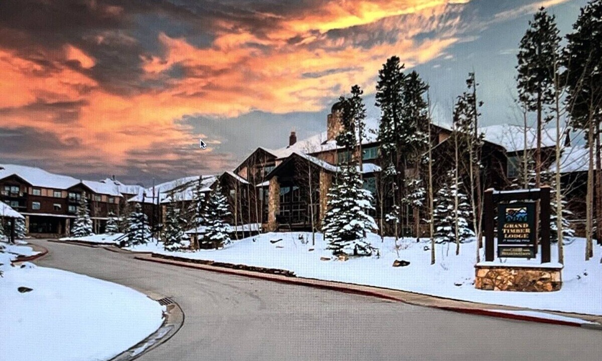 Peak 9 Hotel | Grand Timber Lodge Resort Ski In Studio- Sleeps 4