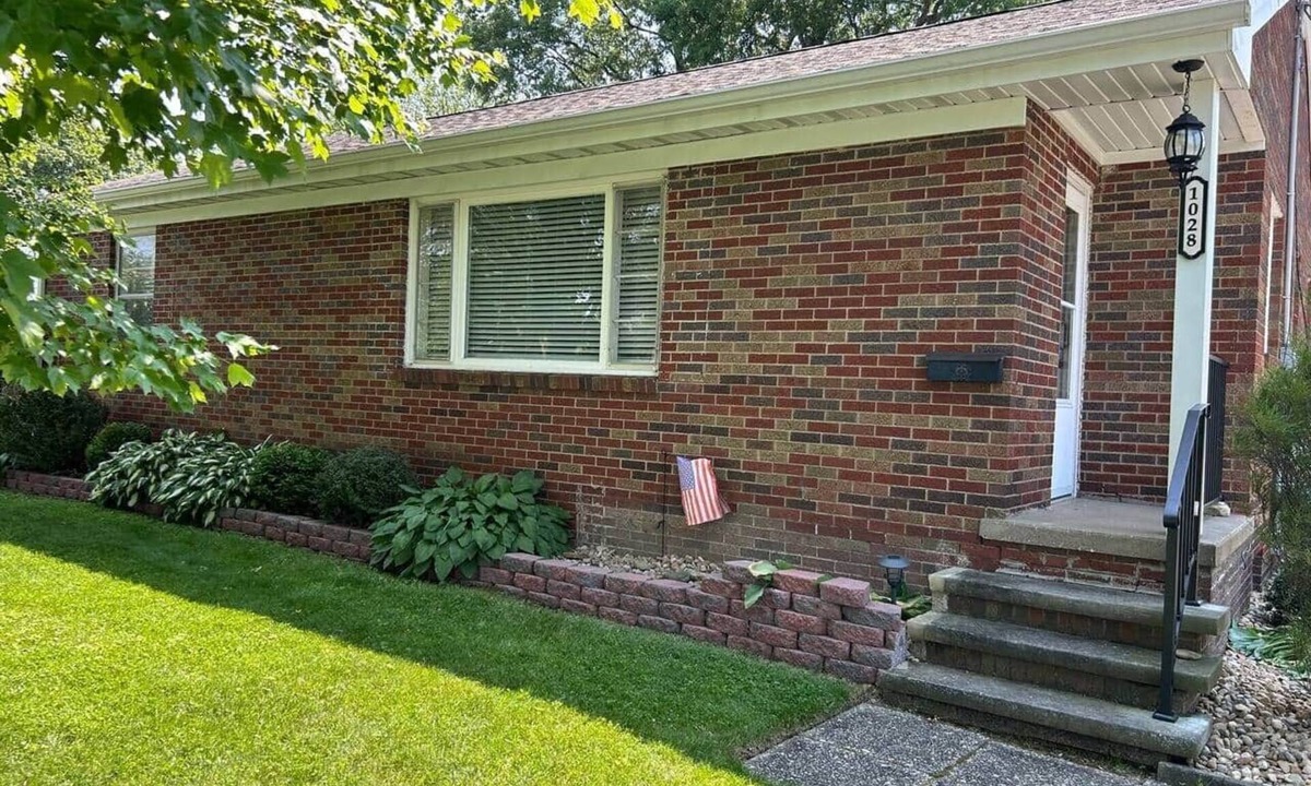Vermilion House | Great Location for Boaters, Beach, Shopping, Festivals