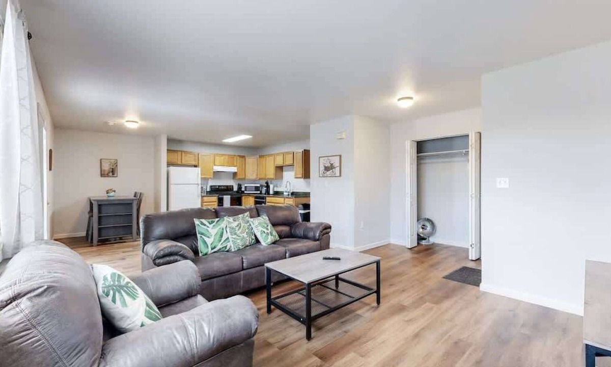 Brighton Apartment | Great Two King Bed Rooms Near Airport Ideal Stay!