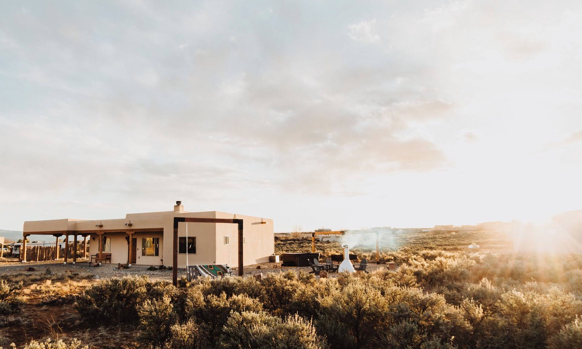 Taos House | Great Views, Rave Reviews, Hot Tub, Kiva Fireplace, Outdoor Cone Firepit