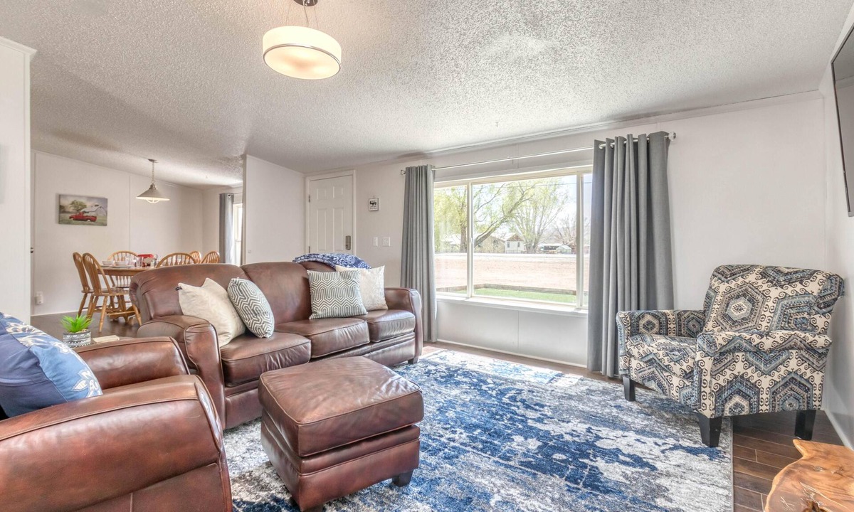Fruita House | Green Acres: Stylish Grill & Chill