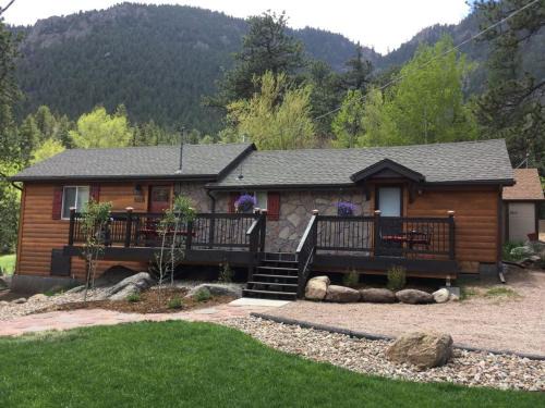 Green Mountain Falls House | Green Mountain Falls Cottage with HOT TUB