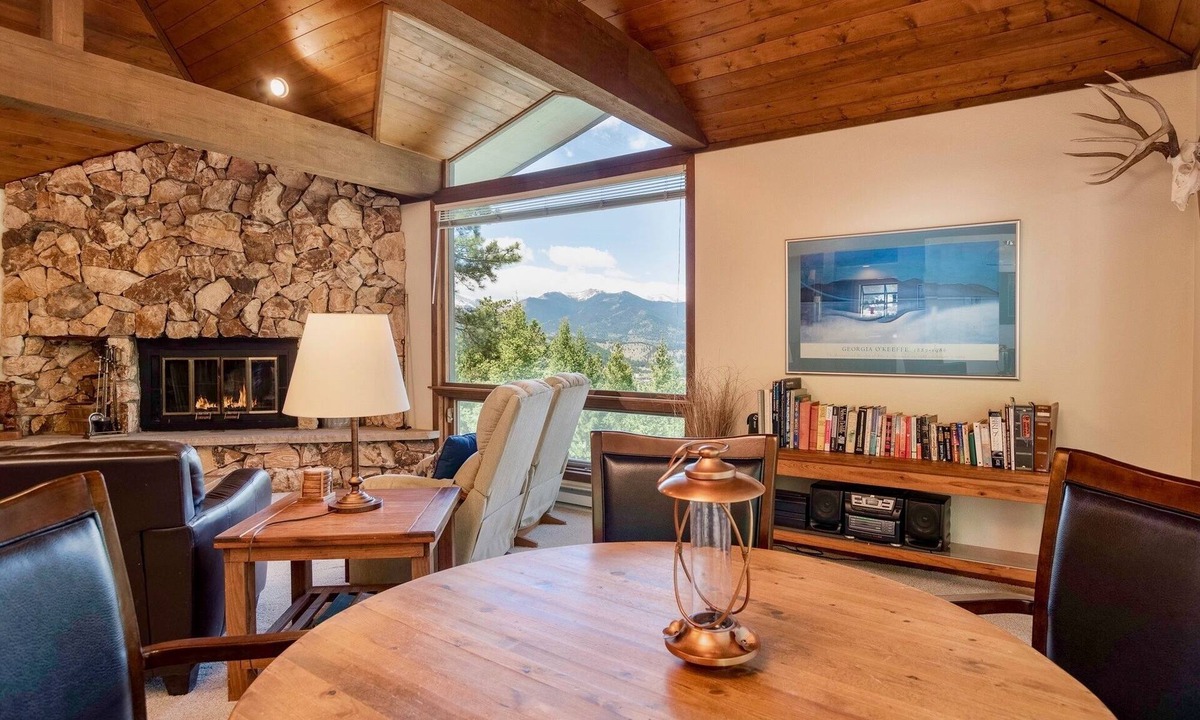 Windcliff Estates House | Griffin Family Vacation At Windcliff 4 Bedroom Home by RedAwning