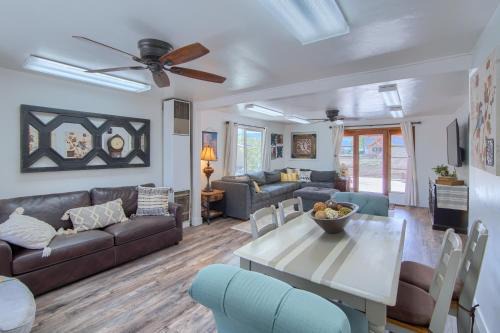 Circleville House | Group Getaway w/Mtn Views: Home in Circleville!