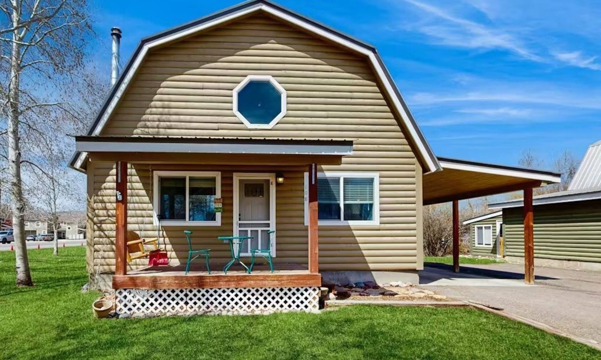 Gunnison House | Gunni Getaway | Pet-Friendly walkable to Downtown