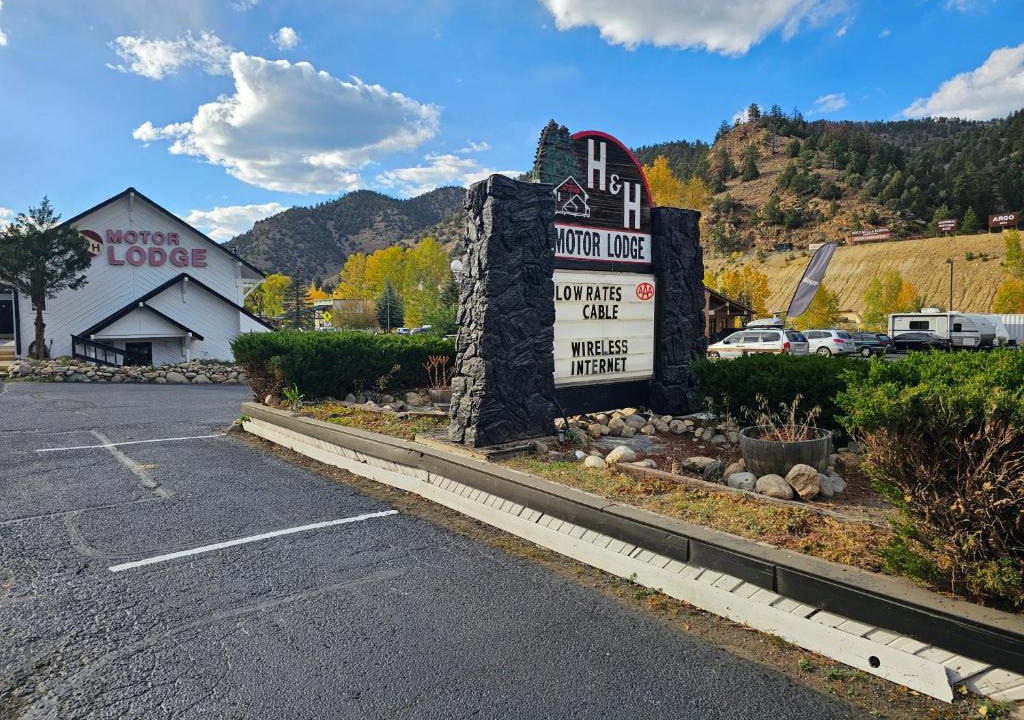 Idaho Springs Hotel | H&H Motor Lodge