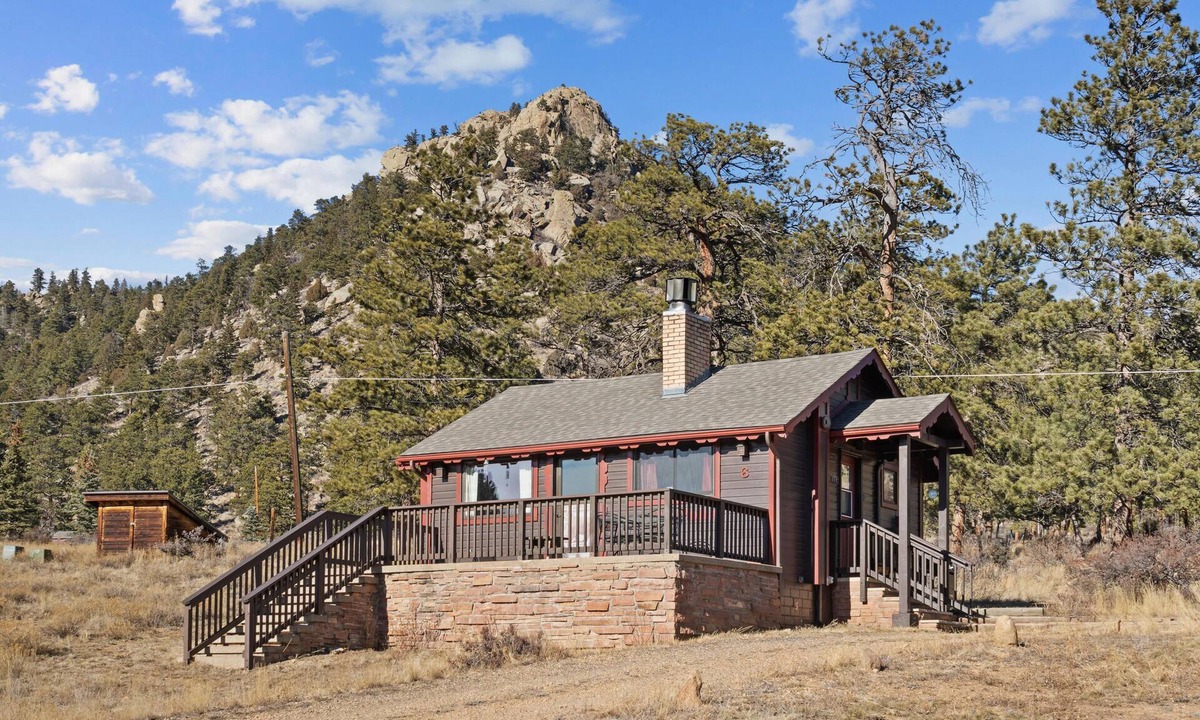 Estes Park Cabin | Haiyaha - 1 bedroom cabin with amazing views and summer pool