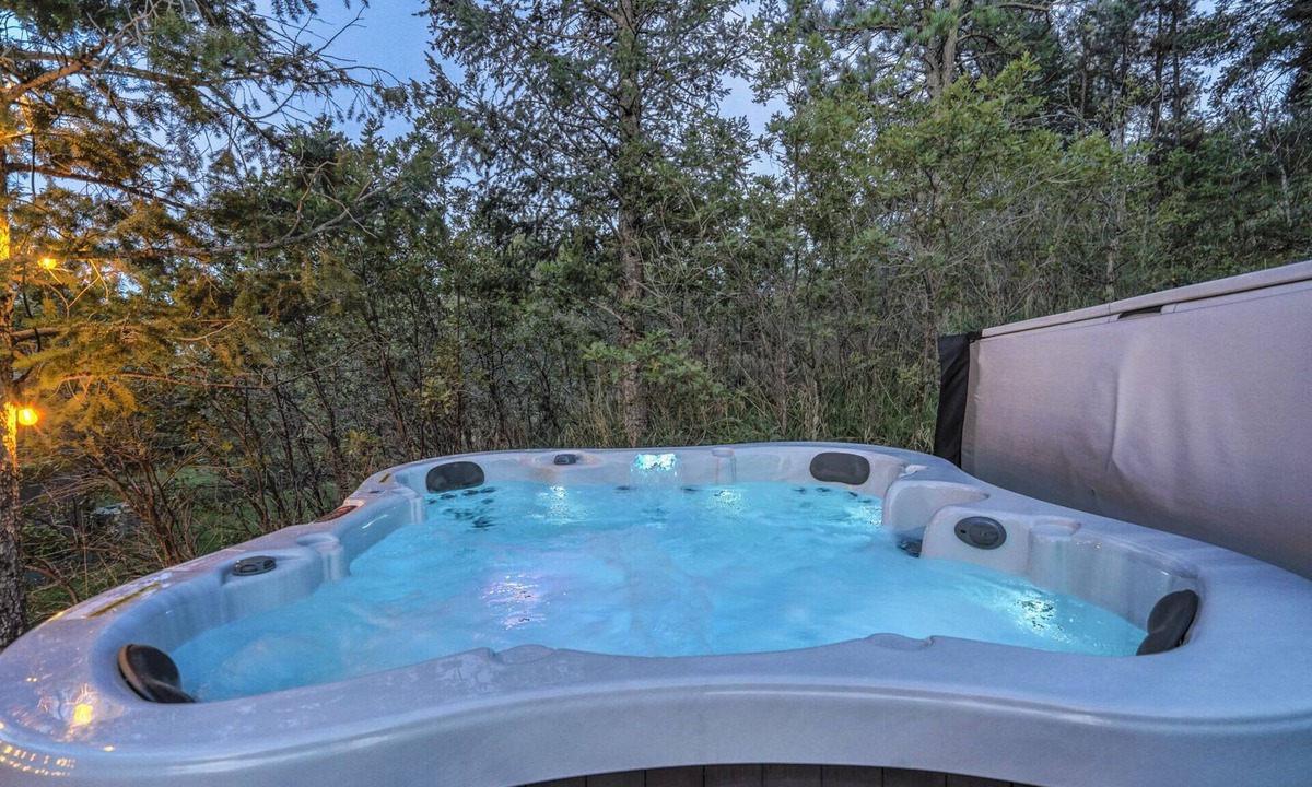 Briargate House | Half Gym-Hot Tub-Game Room-Trampoline-Fire Pits