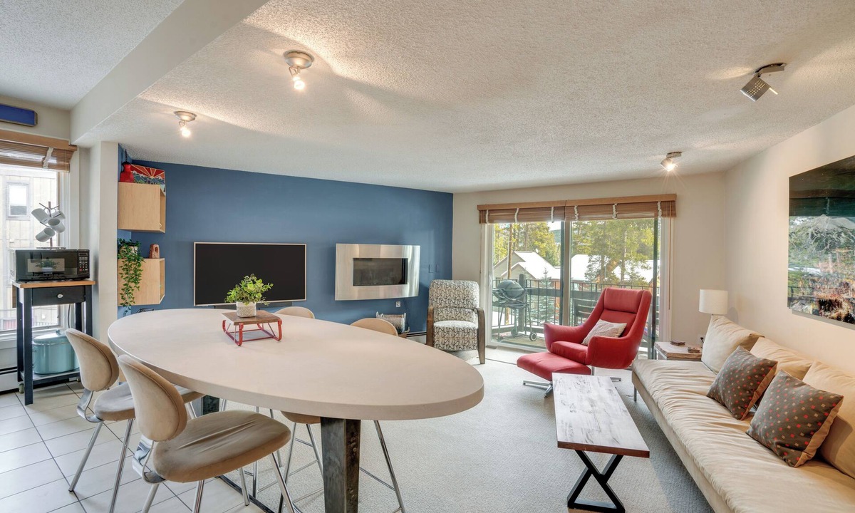 Park Forest Estates Apartment | Half-Mile to Peak 8: Breck Apt w/Hot Tub Access