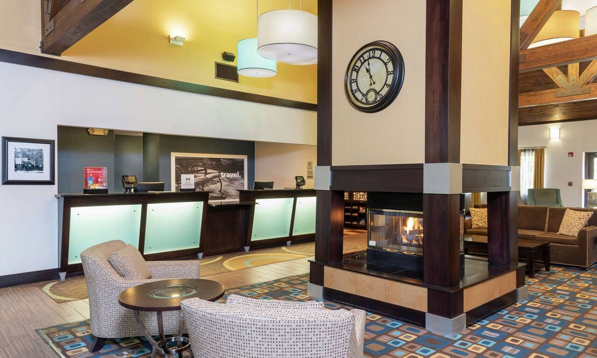 Middleburg Heights Hotel | Hampton Inn & Suites Cleveland-Airport/Middleburg Heights