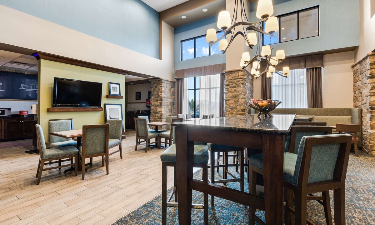 Colorado Springs Hotel | Hampton Inn & Suites Colorado Springs/Air Force Academy