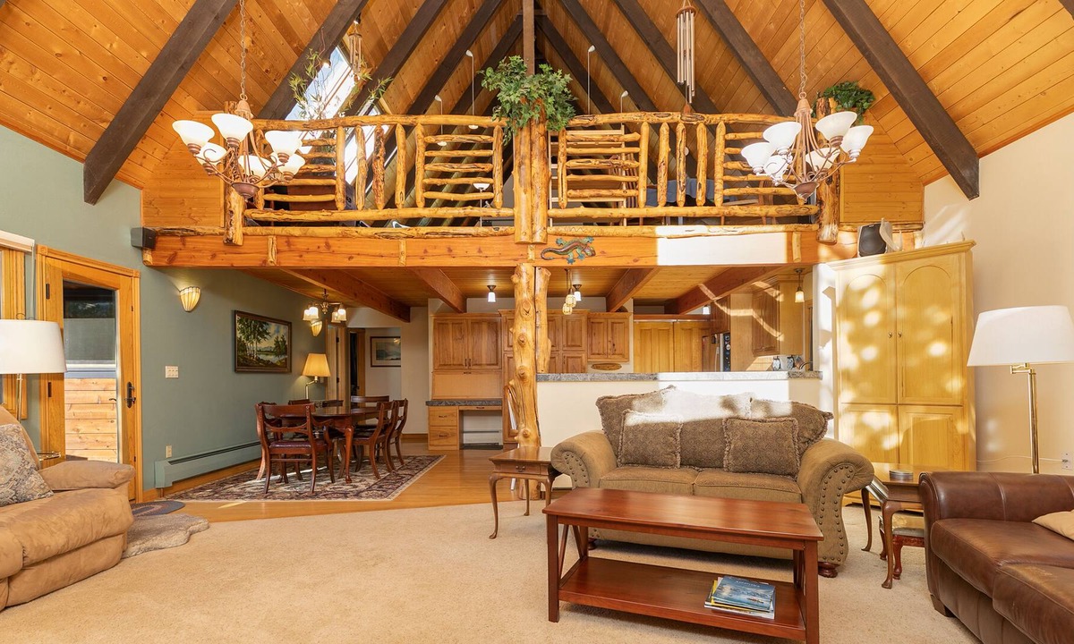 Breckenridge House | Happy Trails Retreat: Quiet, Charming Getaway