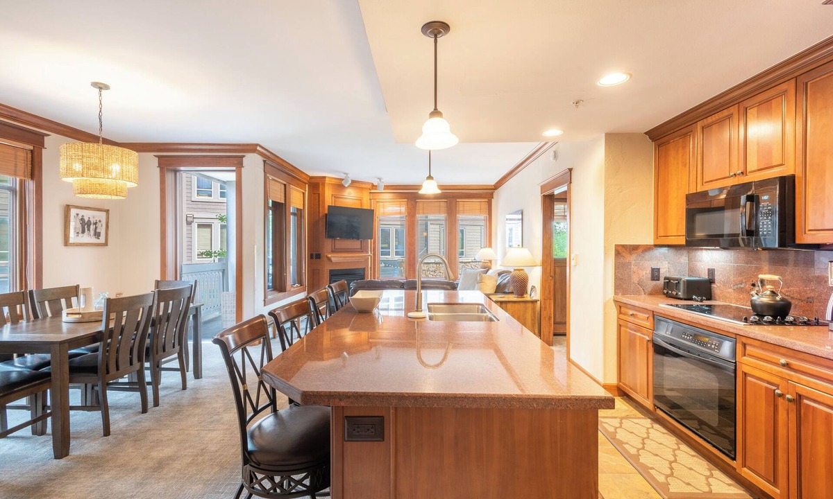 Copper Mountain Village Condo | Heart of the Center Village! Walk to everything! Free WiFi & Parking
