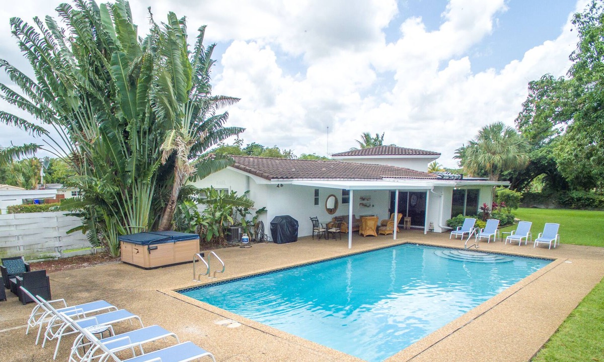 Highland Garden House | Heated Pool, Billiards table, huge property