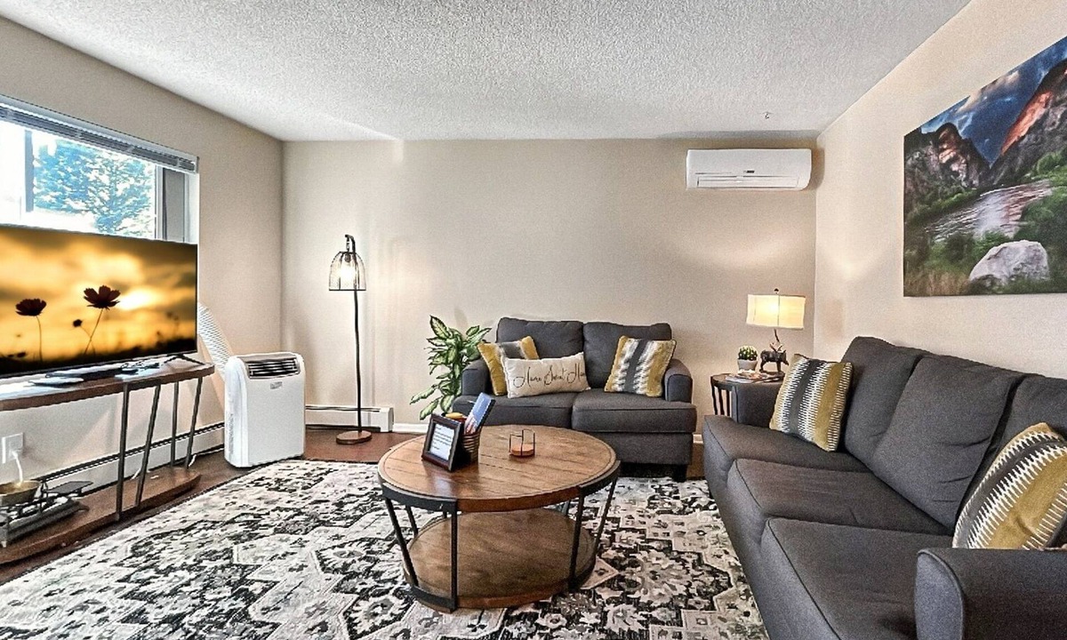 Rockrimmon Condo | Hidden Academy Gem! 2 BR, 1BA w/AC! Sleeps 4