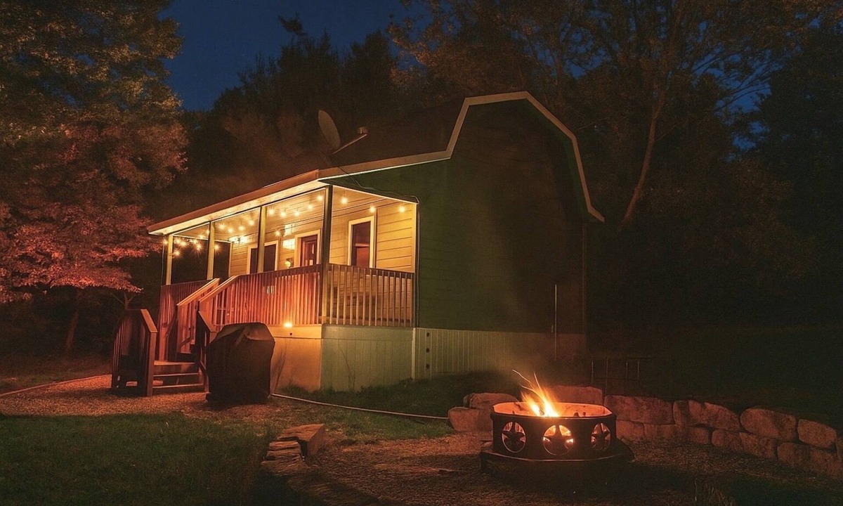 Kimbolton Cabin | Hidden Cabin with covered porch & fire pit! Minutes to Salt Fork.