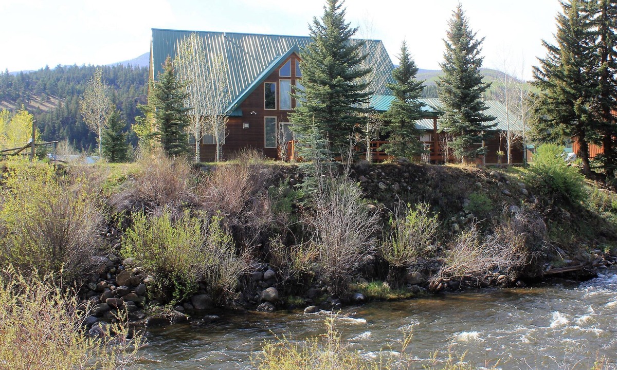 Beaver Mountain House | Hidden River Lodge, Beautiful And Spacious River Front Home, Sleeps 15