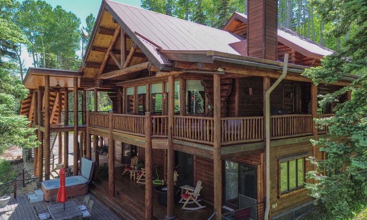 Telluride House | High Noon Lodge - Ski Ranches 5 bedroom, 3 bath private hot tub and seclusion