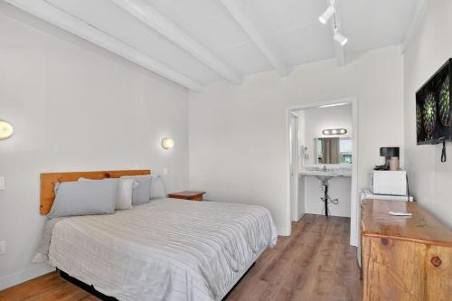 Williams House | Highlander Motel Room 12 Route 66 Escape