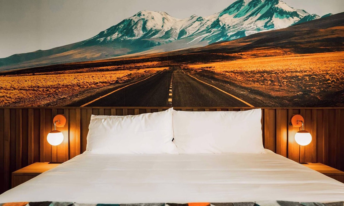 Hale Apartment | Highway Horizon Haven | La Vista Motel | 202