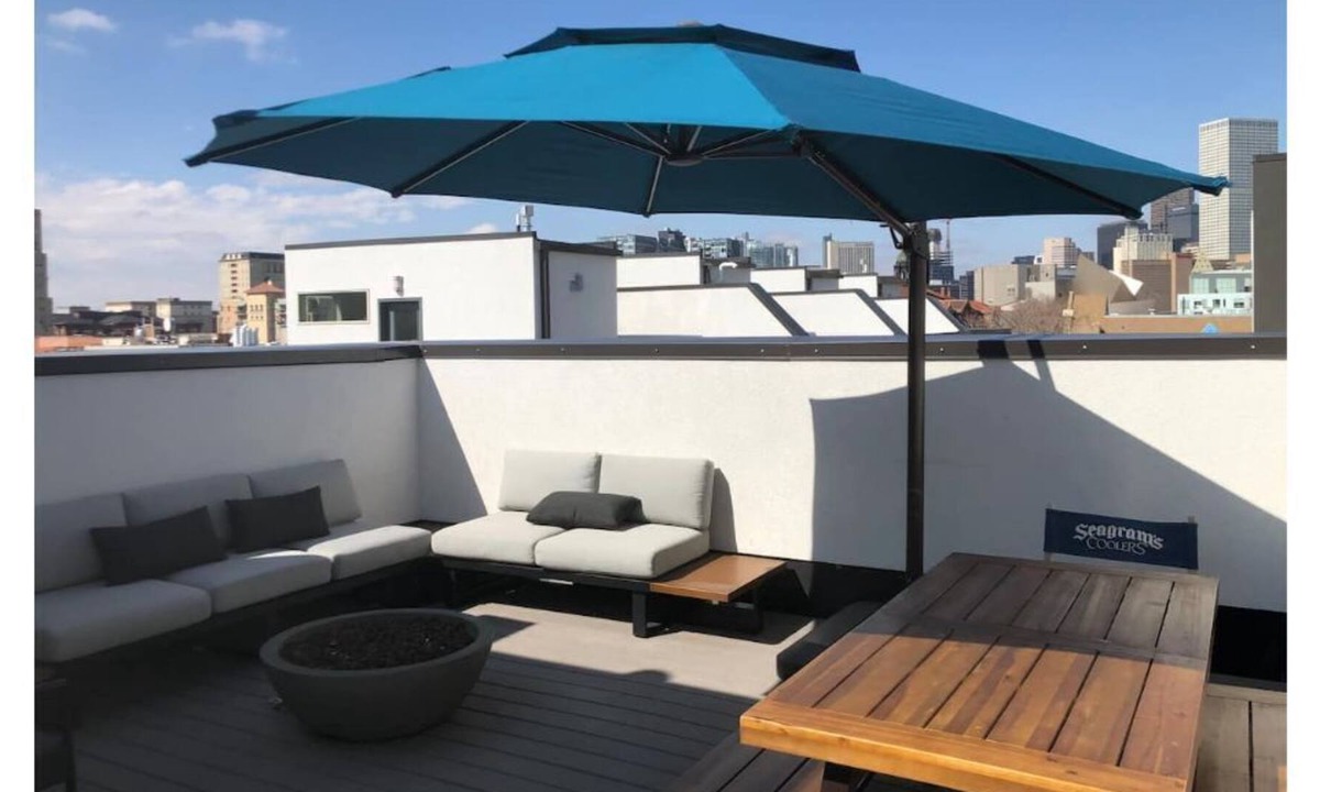 Lincoln Park House | Hip Townhome w/ Rooftop Views - Walk to Everything