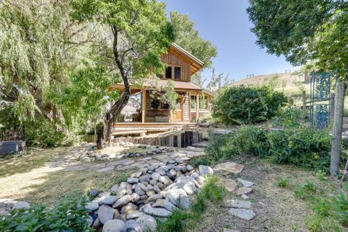 Lazear House | Historic Nature Lovers Cabin on Farm in Paonia!
