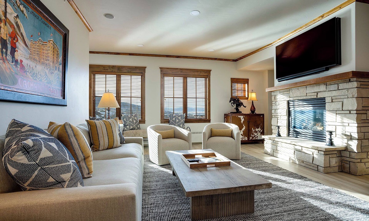 Steamboat Springs Condo | HM4B | Luxury Residence | Close to Slopes | Hot Tub | Pool | A/C